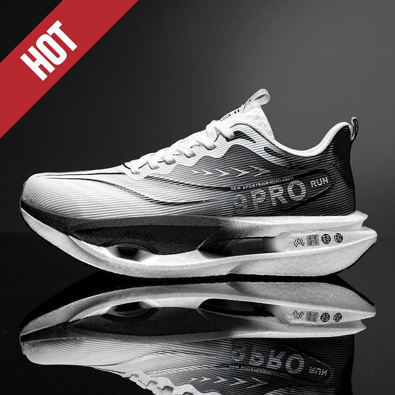 Running Shoe Carbon - أحذية الجري المزودة بلوح كربوني خاص