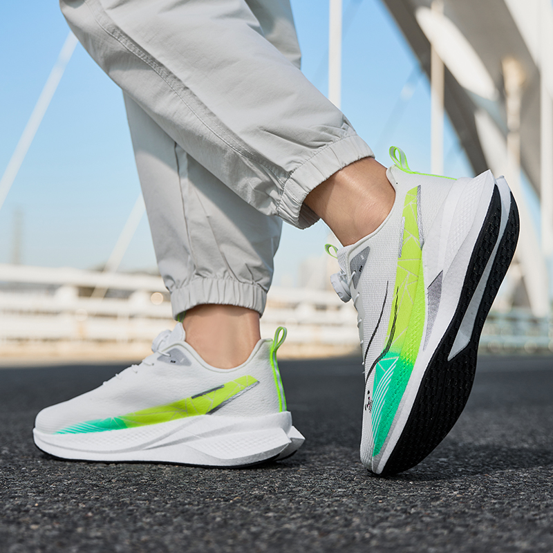 أحذية جري بلوحة كربونية خفيفة  - مراجعة Running Shoe Carbon وسعره